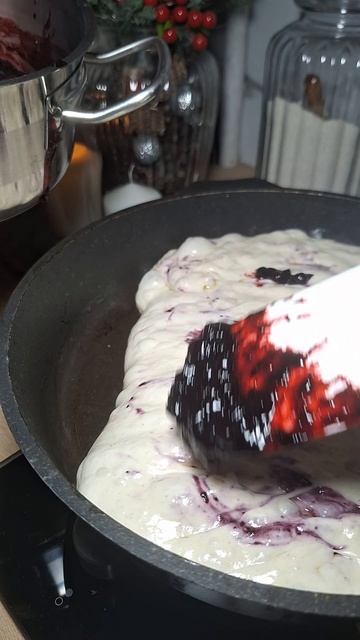 Экспериментальная Фокачча с черничной начинкой