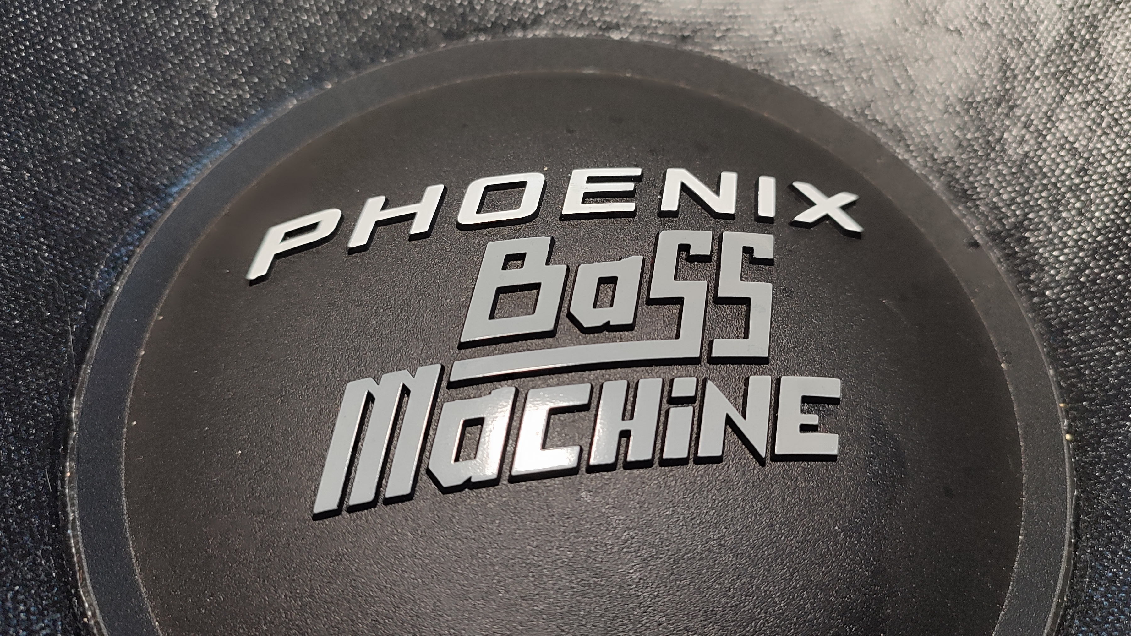 В этом видео сабвуфер Phoenix Bass Machine 15 , который делает ветер💨 и флекс всего кузова 😎