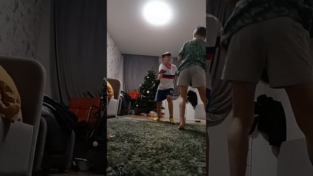 Максим семииииииииииин и Илья