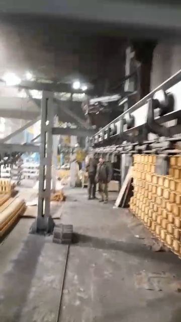 Большегрузный подвесной конвейер с гусеничным приводом