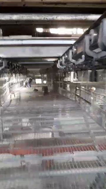 Большегрузный подвесной конвейер с гусеничным приводом