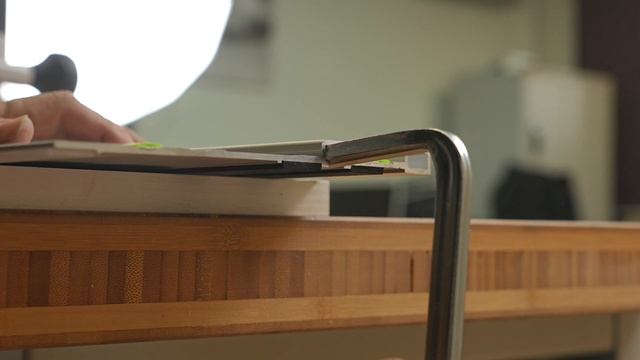 Вот решение как фрезеровать ровно без станка!