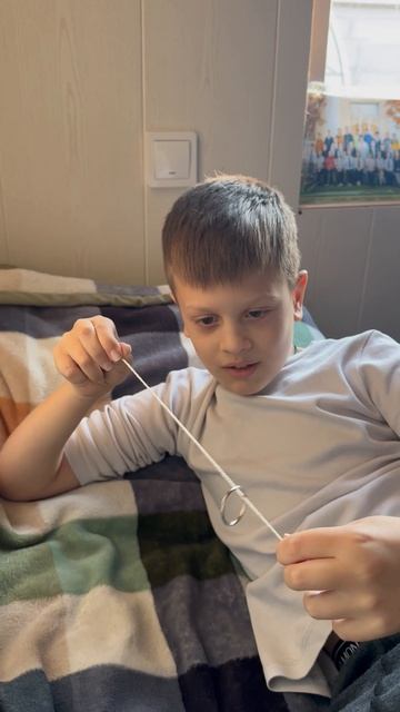 Колечко пролетело сквозь верёвки