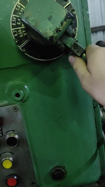 2н135 Вертикальный сверлильный станок. Видео в работе