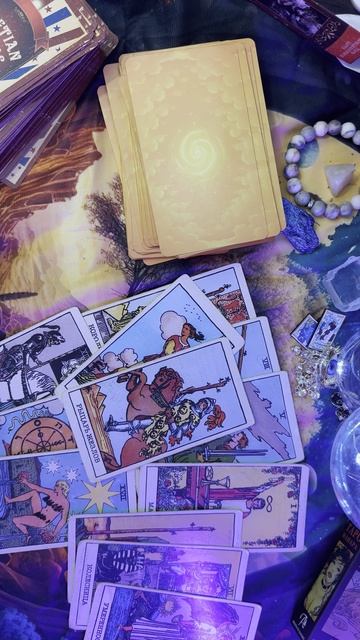 Есть ли у него другая?🤔✨