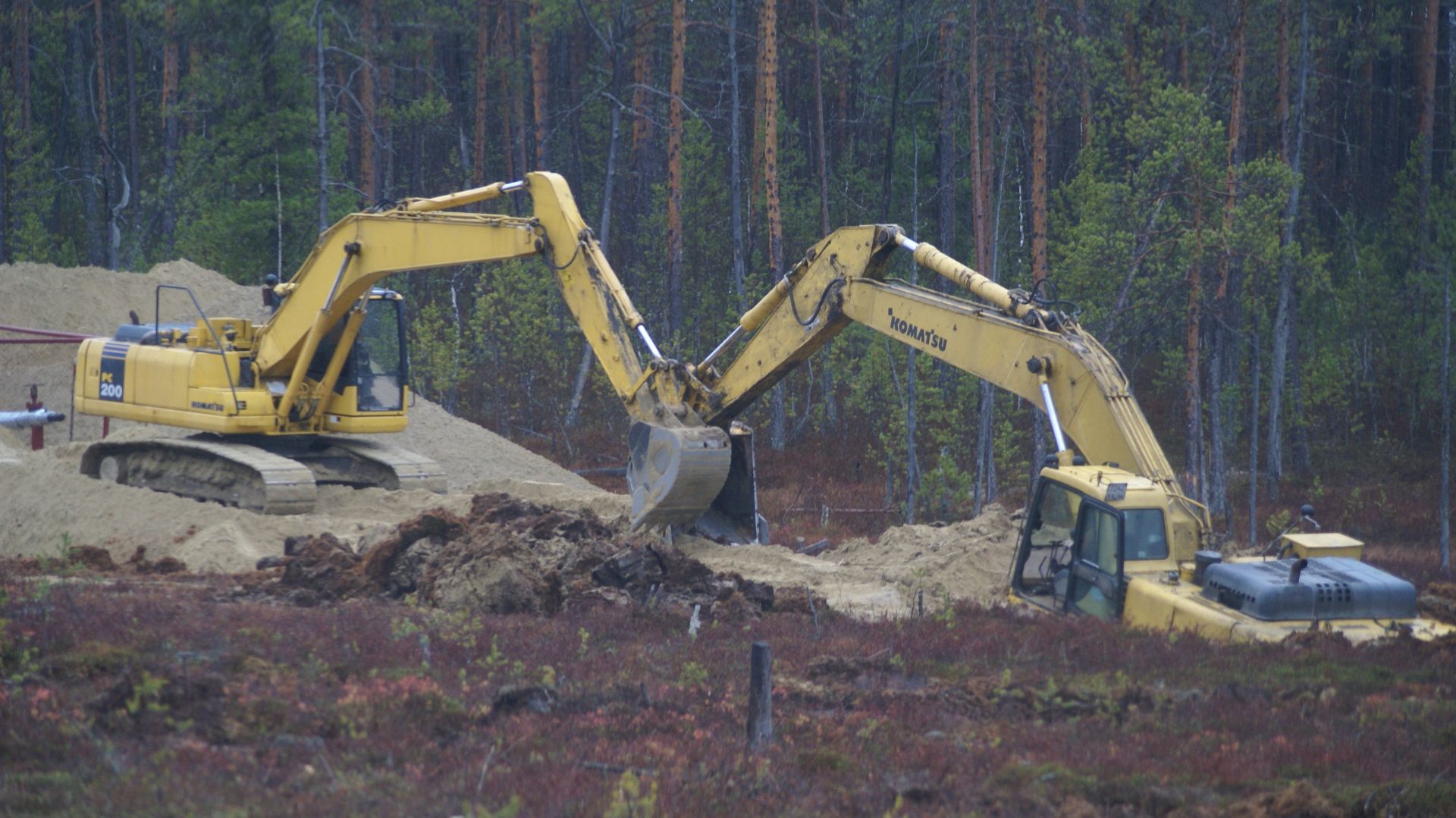 НЕФТЬ ПОД СНЕГОМ (ГЕРОЯМ НЕФТЯНИКАМ ПОСВЯЩАЕТСЯ )