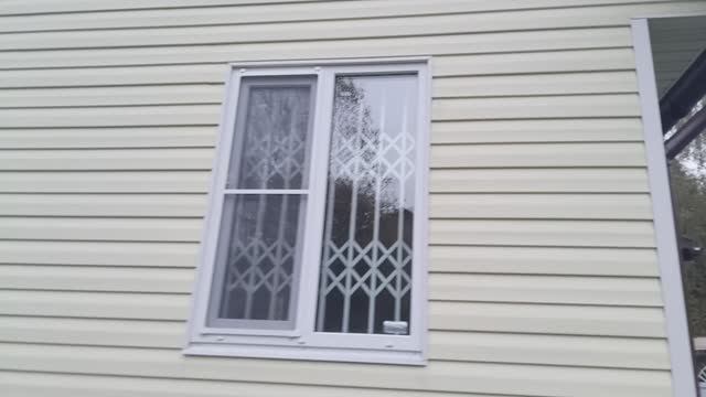 Раздвижные решетки на даче. Ust55.ru