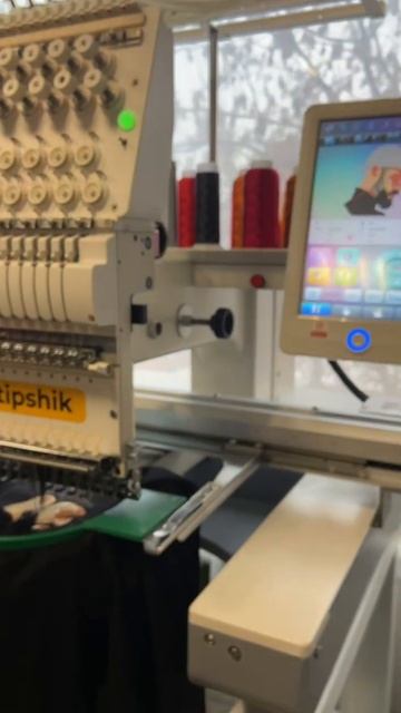 Вышивка на футболке MiyaGi 💜 наносим логотипы на футболки 💜#мияги #логотип #мерч