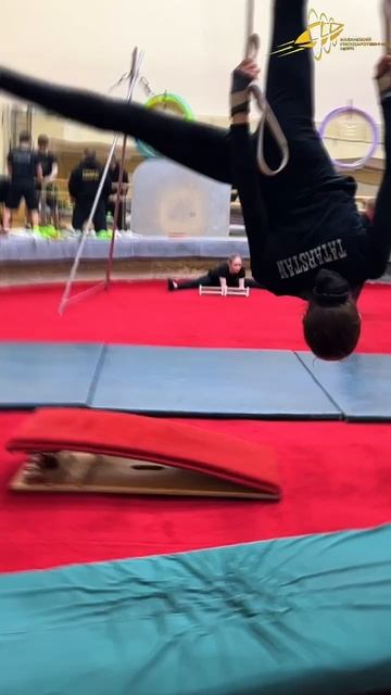 Невероятная акробатика в исполнении воспитанниц Детской цирковой школы Казанского цирка