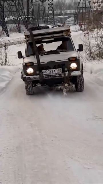 Сломалась полуось, доехали на берёзе.