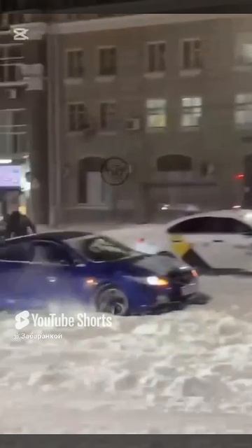 Транспортный хаос в Ростове. Метель почти сутки, до 20 см снега, пробки 10 баллов, автобусы не ходят