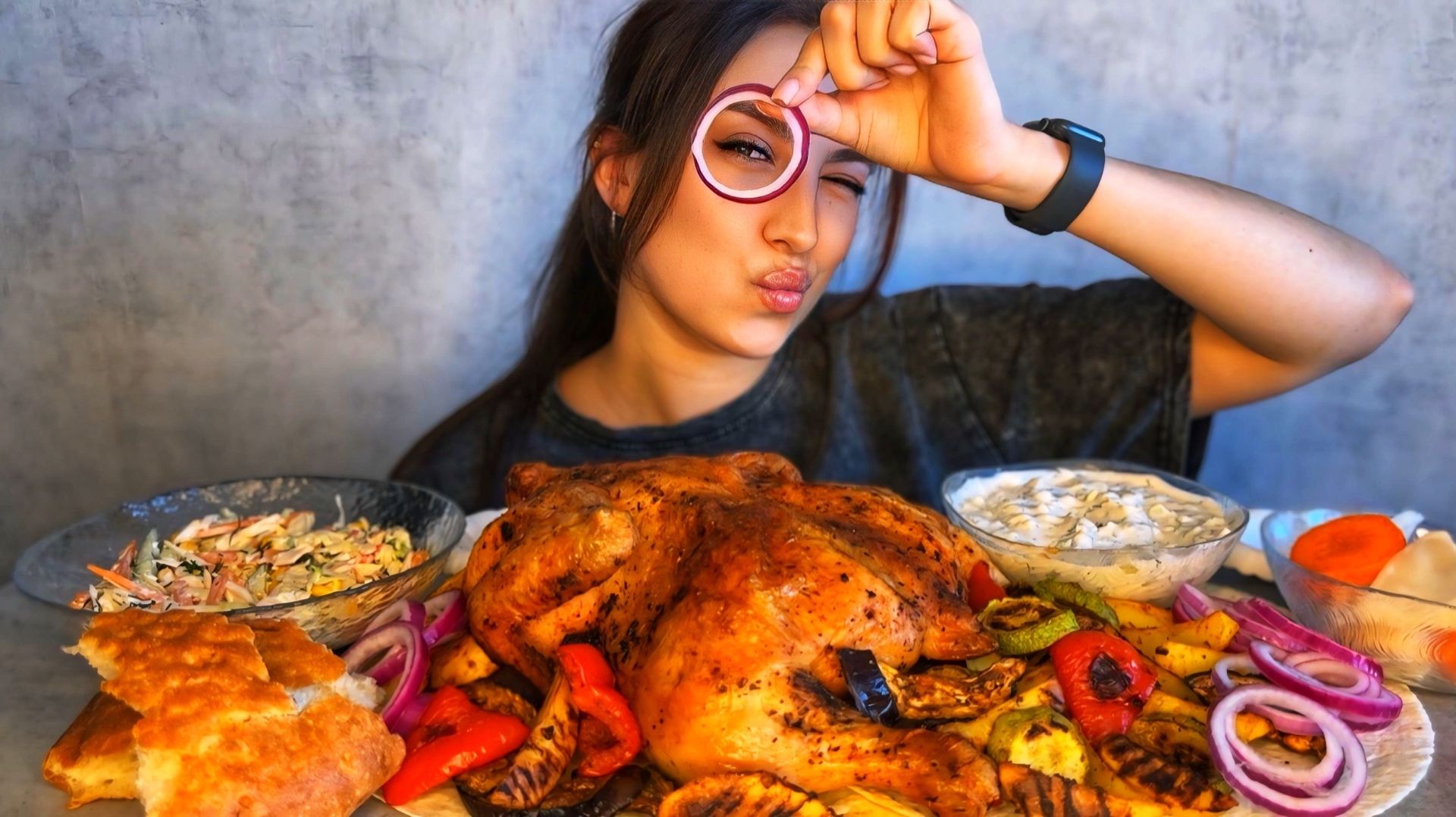 МУКБАНГ | ЦЫПЛЕНОК, КАРТОФЕЛЬ ПО-ДЕРЕВЕНСКИ, ОВОЩИ ГРИЛЬ | ДОМАШНЯЯ КУХНЯ, ТЕКУЩИЕ НОВОСТИ 🙃