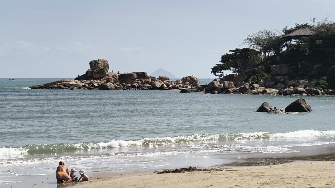 Начанг. Северный пляж. Маленькие волны и отличная Инфраструктура.  #Январь# Вьетнам# Пляж# Еда#