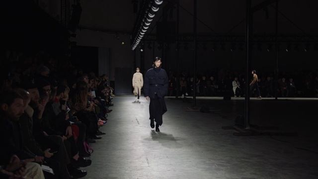 Показ мужской коллекции Dries Van Noten осень-зима 2019-2020