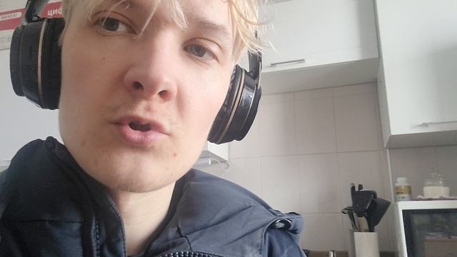 я из армии сбежал, и из университета тоже (сижу в долгах и кредитах почти 3 года)