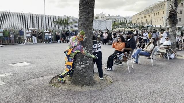 Karcocha En Barceloneta. Show De Calle