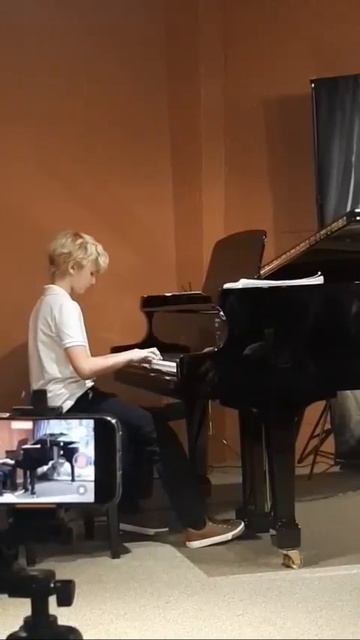 Юный любитель, не профессионал