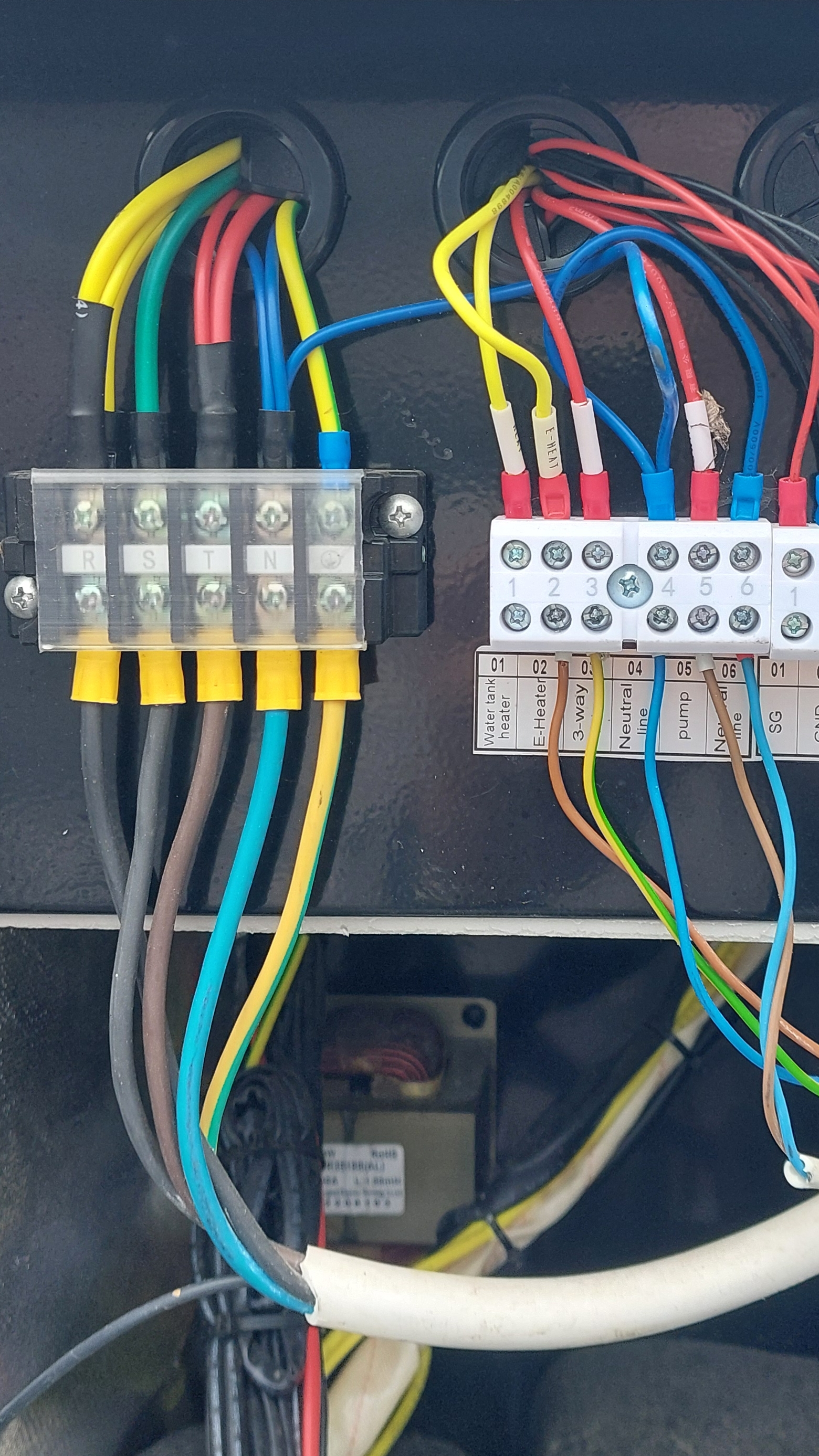 Всё когда-то ломается, мы ремонтируем и возвращаем в работу тепловые насосы.