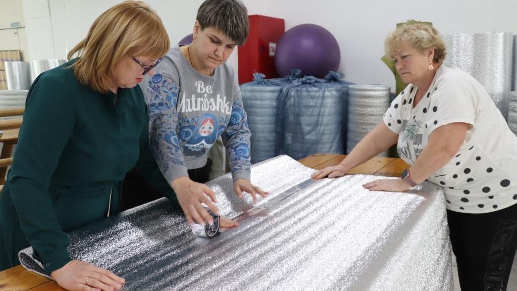 «Швейбат» СДК «Колос» станицы Каневской отправляет антидроновые покрывала на фронт