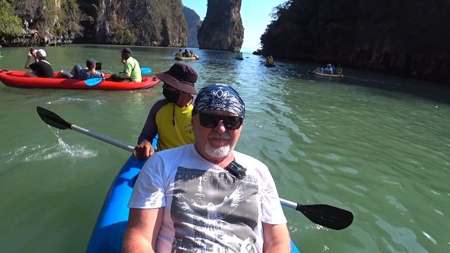 между скал.