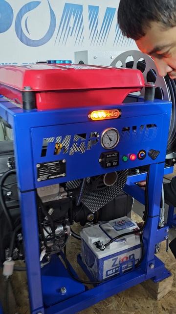 Ларгусы бывают разные,пассажирские,цельнометаллические и каналопромывочные от ГидроАВД.