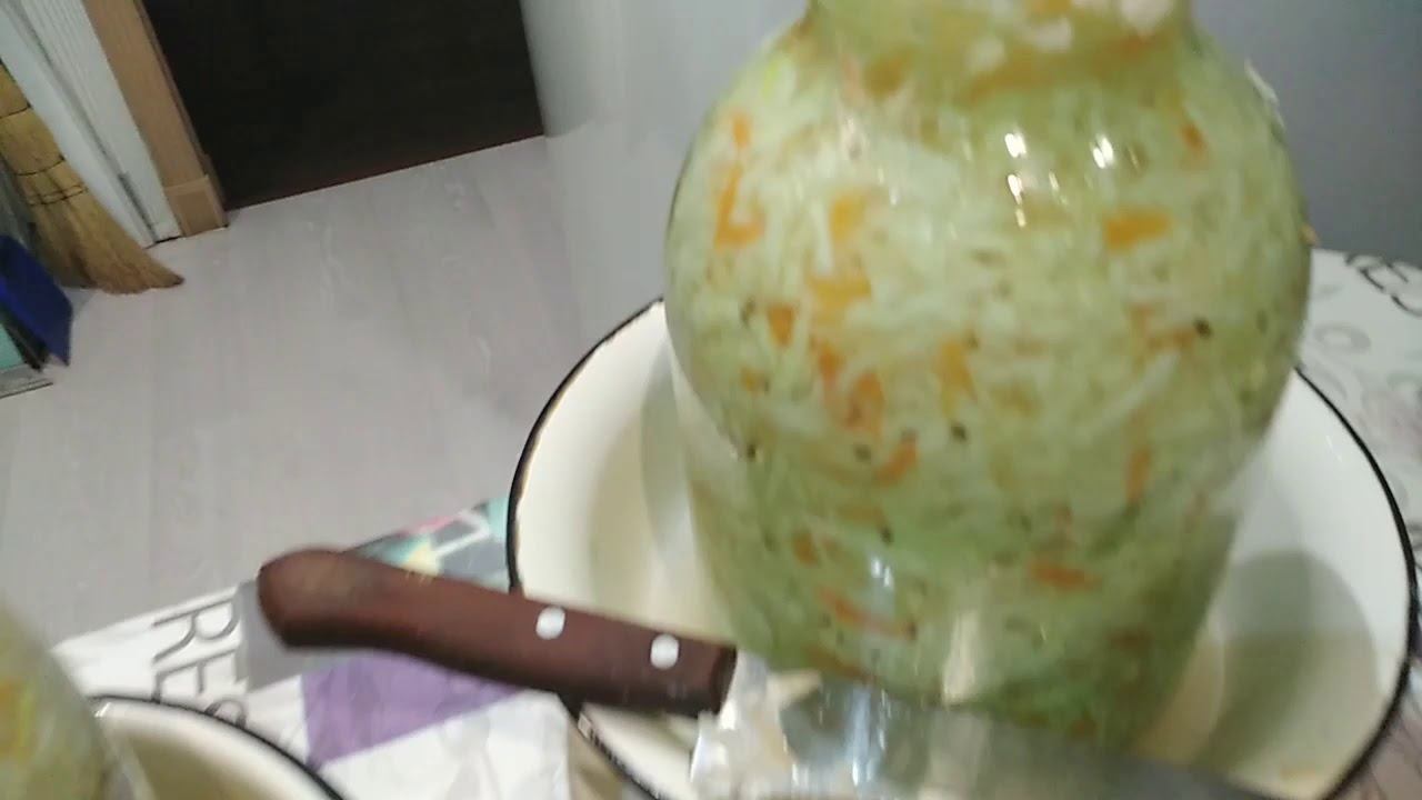 Как квасится капуста. Она дышит!