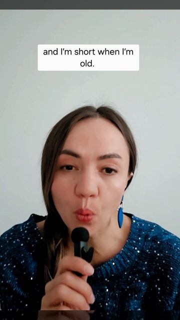 Я высокая, когда молода, и низкая, когда стара. Что я?