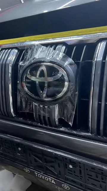 Оклейка значка Toyota Land Cruiser Prado. Оклейка лидера. Детейлинг в Нижнем Новгороде  #detailing