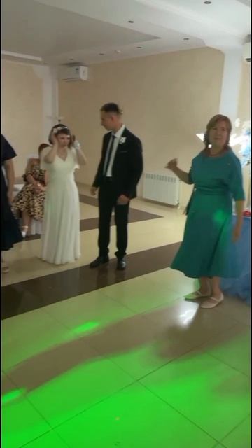 Отобрал микрофон у ведущего