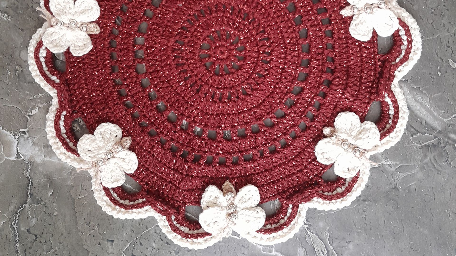 Сервировочная салфетка с бабочками. Изменила немного схему вязания