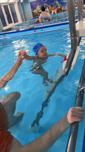 Занятия в бассейне 2,6 лет