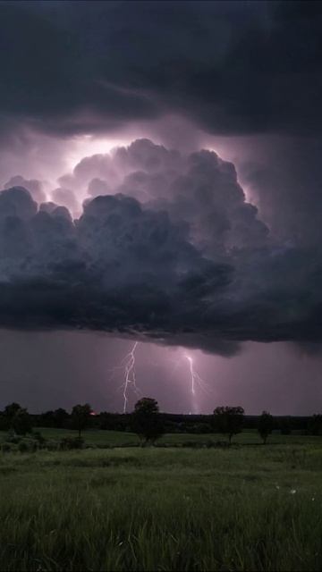 Гроза и молнии: захватывающее зрелище #природа #погода #молния