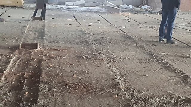 На этаже нового здания швейной фабрики