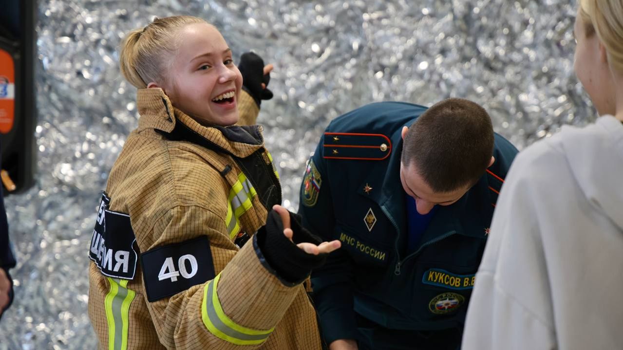 Сотрудники МЧС России провели открытый урок для старшеклассников