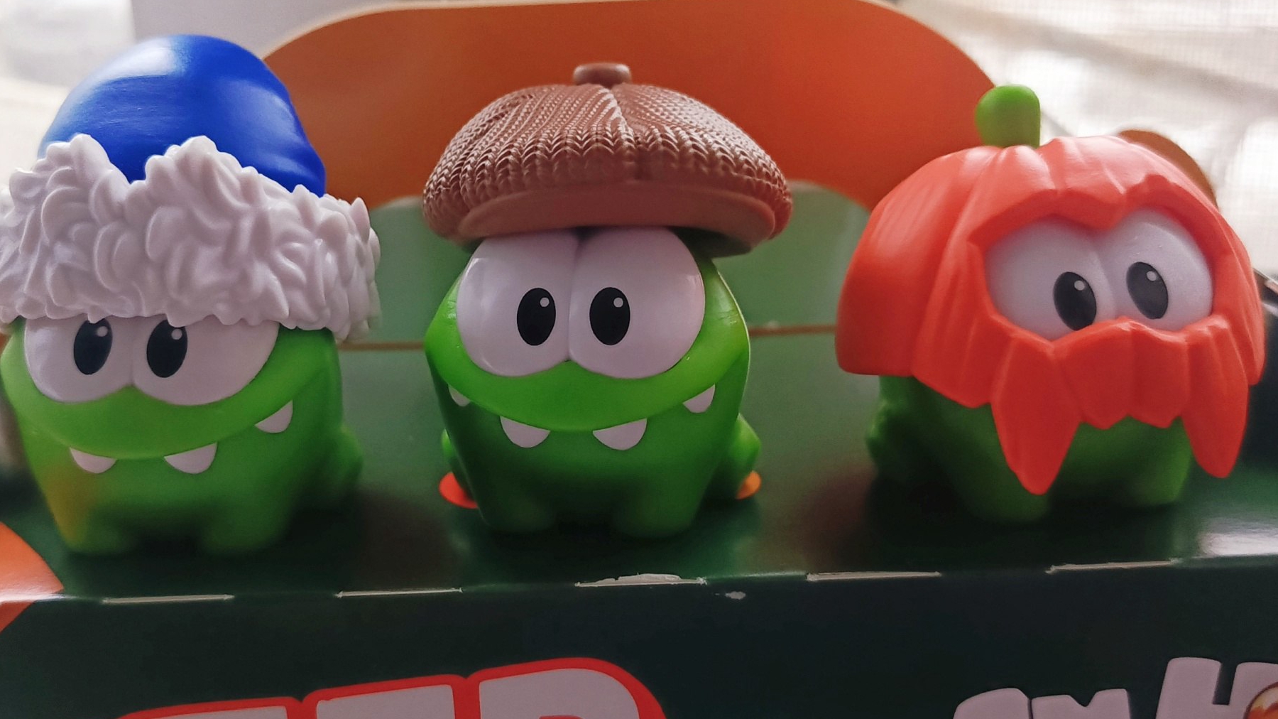 играем в игру с Ам нямом из вкусно и точка