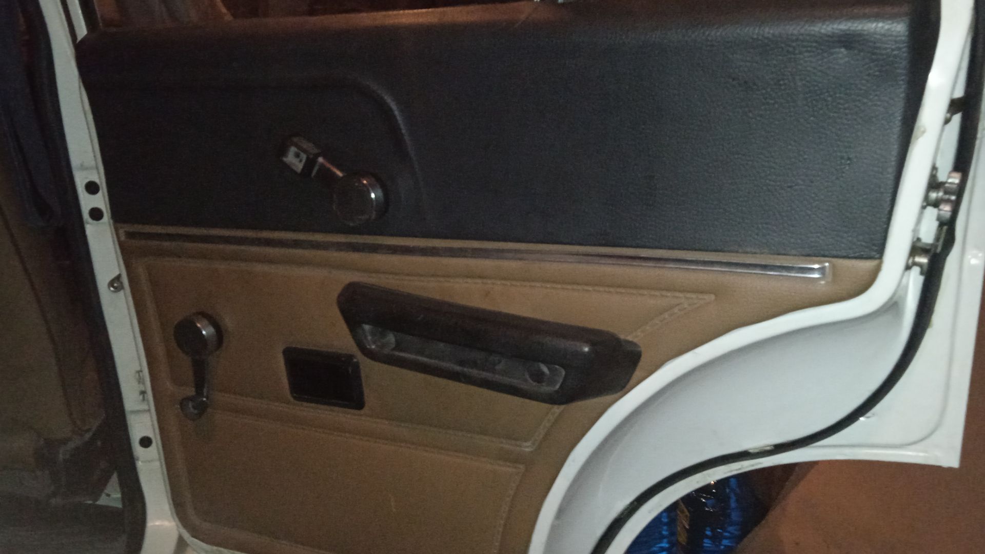 задняя дверь москвич 2140