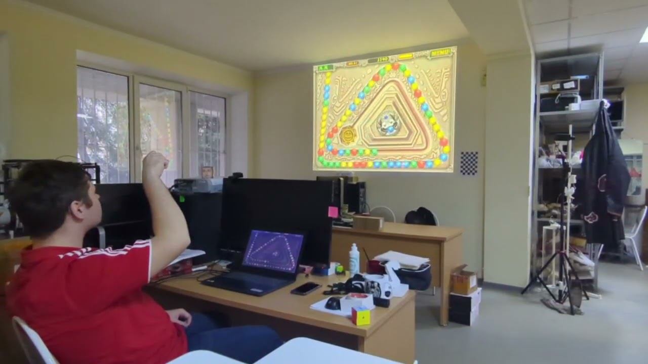 Playing Zuma Deluxe With Lazer Pointer On The Projector