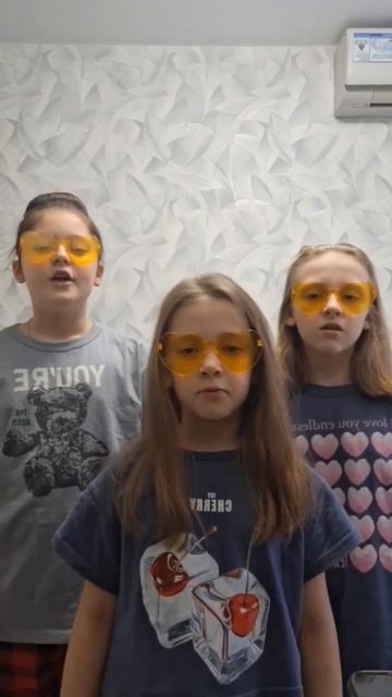 Группа мини без 5,11 поздравляют своих пап с 23 февраля.