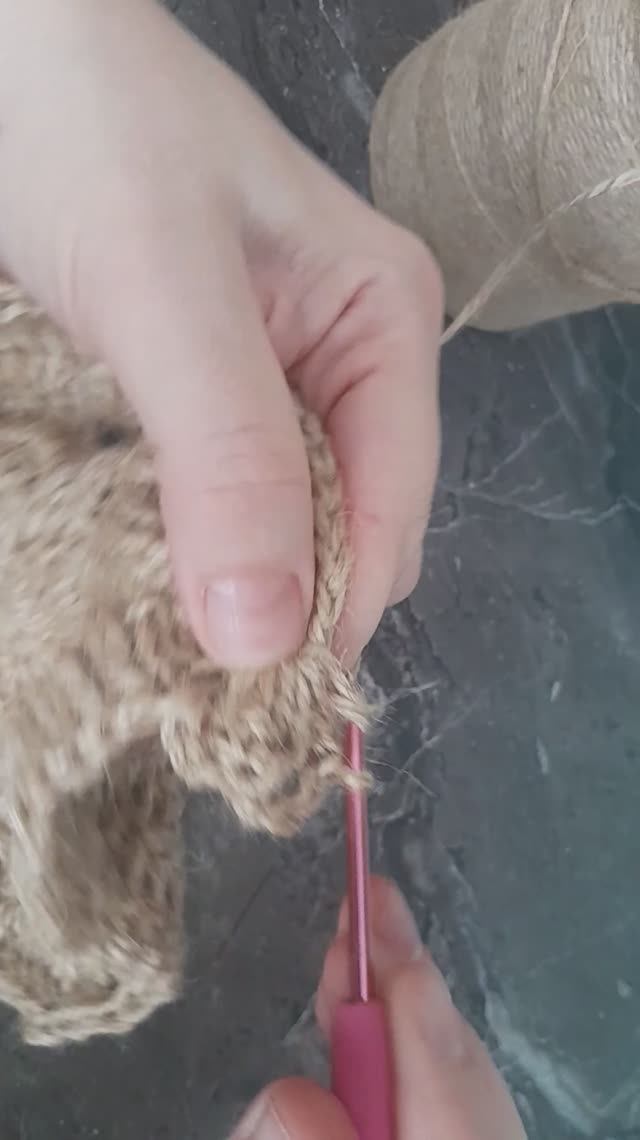 Очень люблю экостиль. Сейчас в процессе вязания салфетка из джута