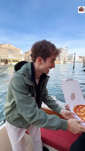 Итальянец ВПЕРВЫЕ пробует Пиццу с Ананасами! Лоренцо в шоке. Дима Масленников