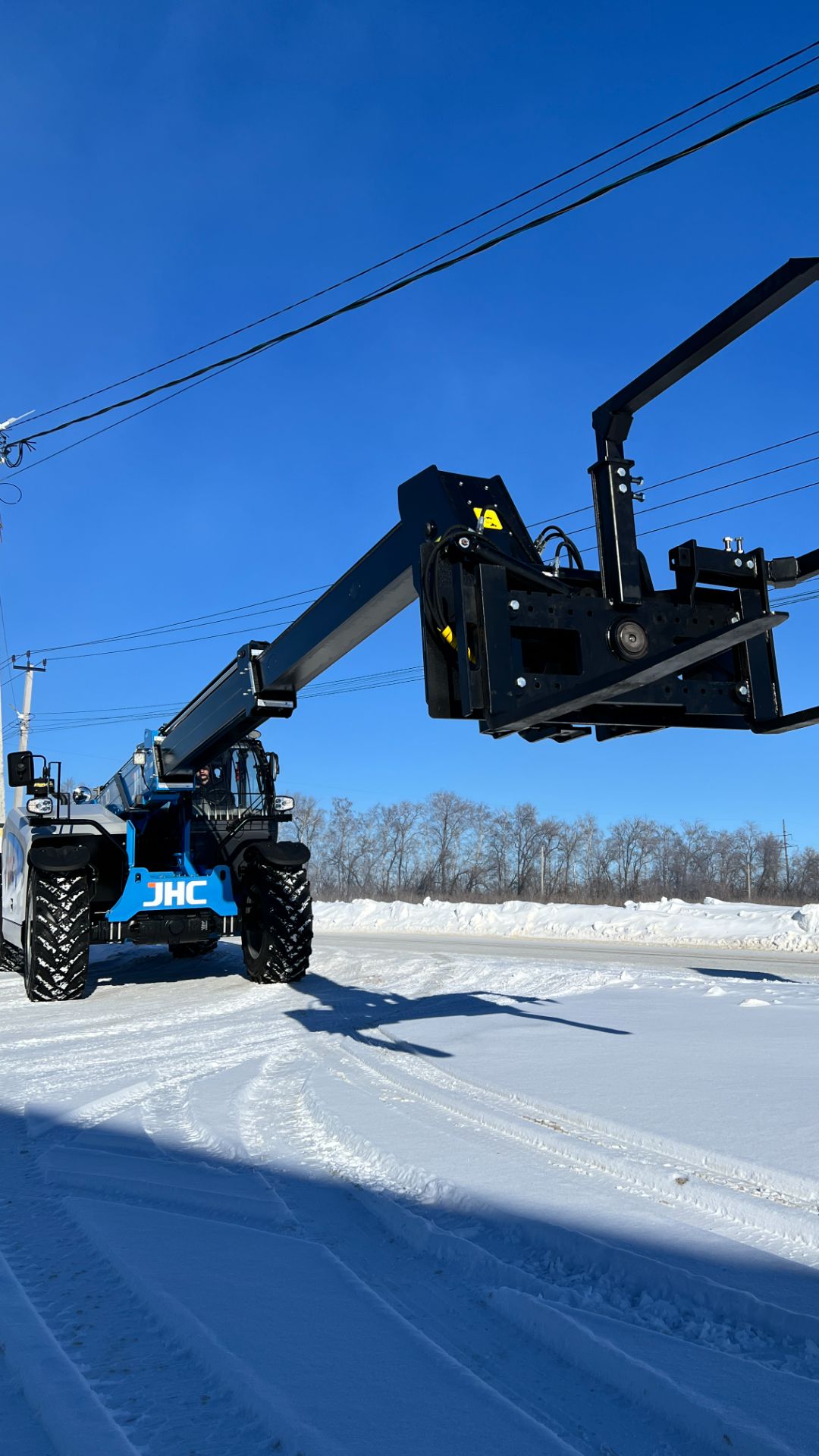 Хватай и крути: погрузчик JHC с переворачивателем ящиков и лаповым захватом #shorts