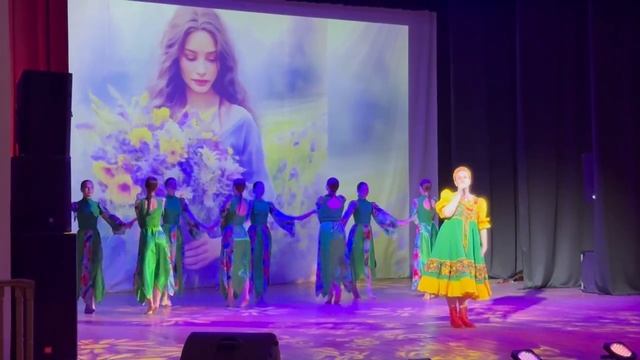 Солистка студии народного (фольклорного) 