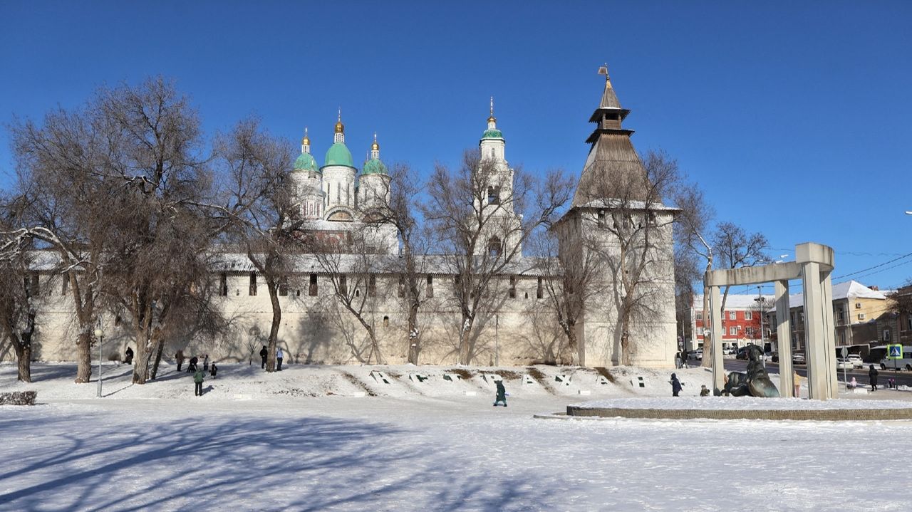 Астраханскому Кремлю-песня на стихи В.Глазунова. Муз.оформление Н.Шеменковой, Пенза.Фото Н.Паршиной.