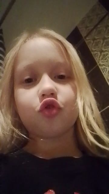 показываю что я взяла в ванну которую я буду купаться