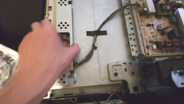 Разборка телевизора Bravia - микросхемы с золотом