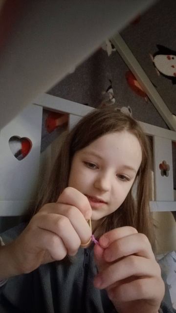 как сплести кольцо из резинок за 20-30 секунд.