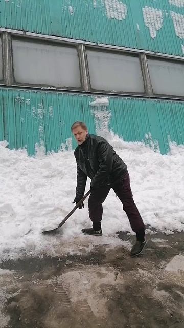 Откапываем авто без вреда для здоровья: инструкция по выживанию