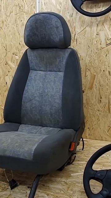 Привез сидушку и рули с разборки.