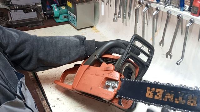 HUSQVARNA 240 , не прокачивает праймер.