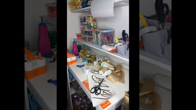 Создаём шар для гендер‑пати: синие шарики и конфетти